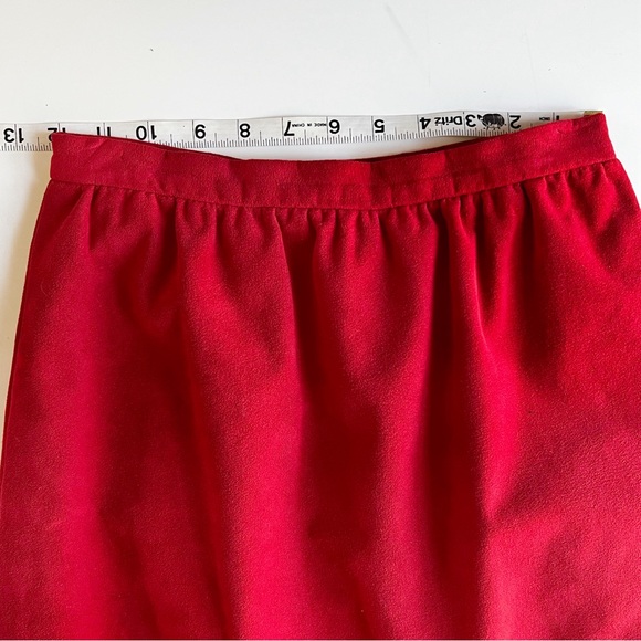 VINTAGE Ultrasuede lined pencil skirt with back vent and zip size 24” waist - Picture 8 of 9